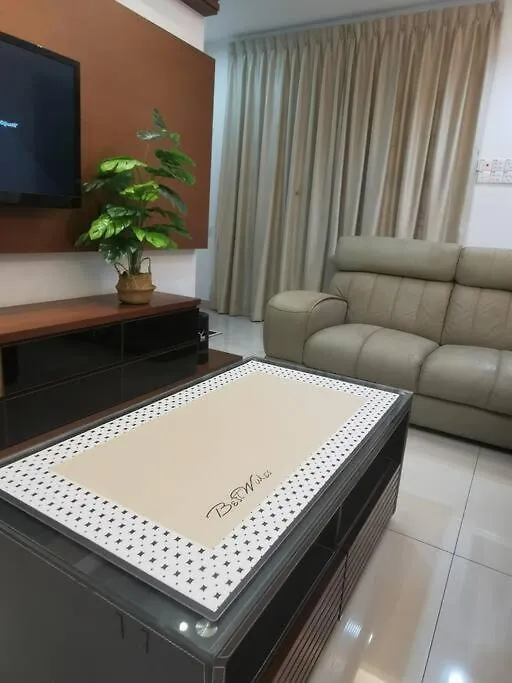 Permas 14Min To Midvalley 10Pax Wifi Tv Box 4Broom Johor Bahru 0*,  Malajsie